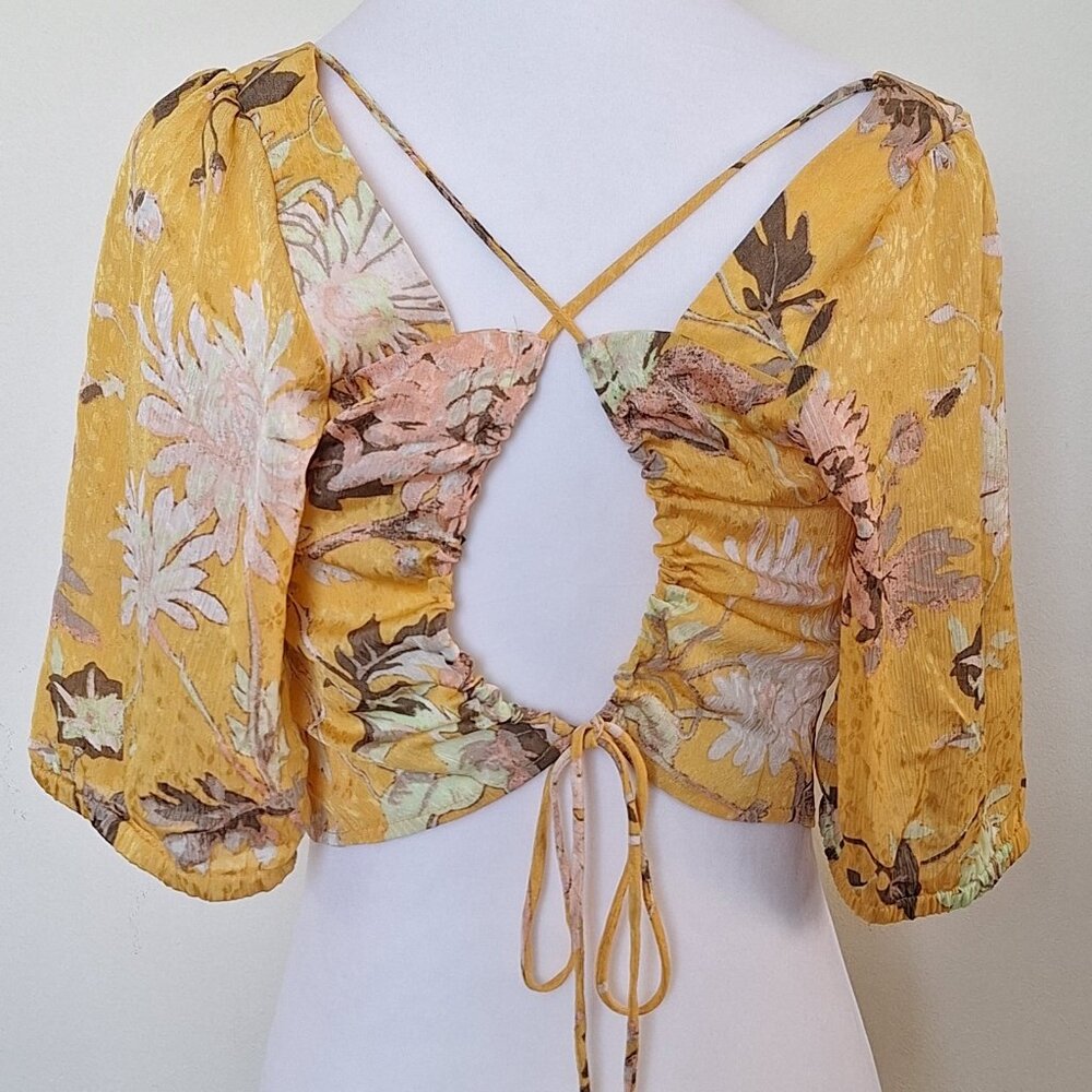 H&M JAPAN CROP TOP WITH TIE BACK SIZE MEDIUM NWT - Picture 3 of 4